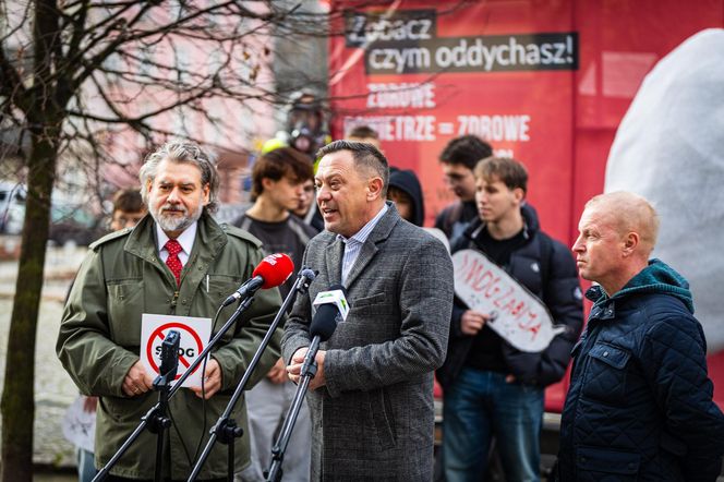 Smogowe płuca trafiły do Nowej Rudy. Zobacz zdjęcia instalacji!