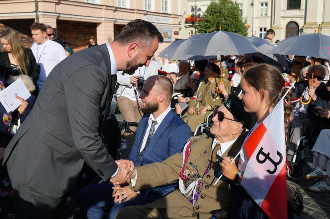 Uroczysta polowa msza święta i Apel Pamięci na pl. Krasińskich