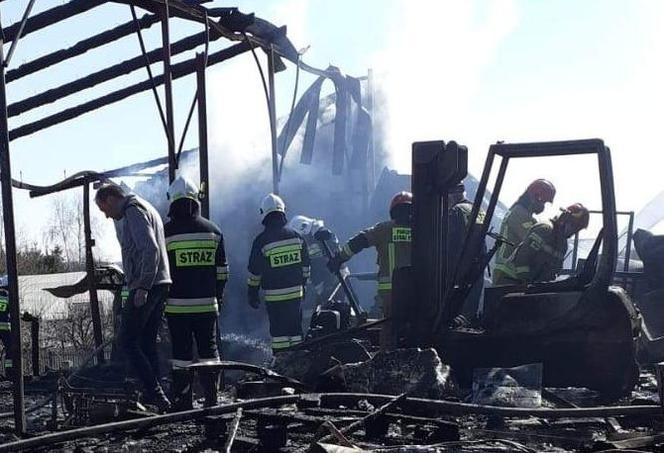 Potężny pożar w Szydłowie! 71-letnia kobieta poparzona! 200 tysięcy złotych strat!