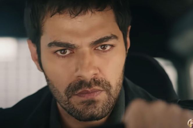 Halil zaproponuje Zeynep, że pojedzie z nią do babci Aliego 