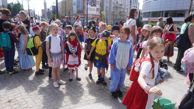  Dni Bajki 2024. W centrum Olsztyna zrobiło się bajkowo. Dzieci przejęły władzę nad miastem [ZDJĘCIA]