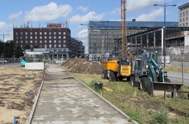 Zielona oaza na placu Powstańców Warszawy