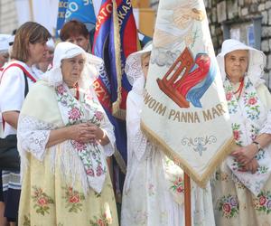 Tysiące kobiet i dziewcząt na pielgrzymce do Piekar Śląskich. Jestem w Kościele, więc idę