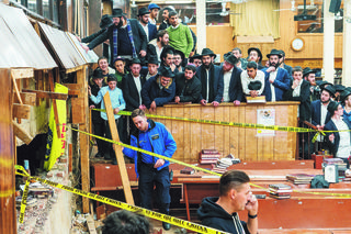 Przez tajny tunel tracą synagogę