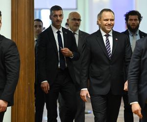 Prezydent Karol Nawrocki zadeklarował w Gdańsku, że priorytetem jest dla niego rozwój polskich technologii obronnych XXI wieku. Zapowiedział utworzenie Departamentu Technologii Przełomowych w Biurze Bezpieczeństwa Narodowego.