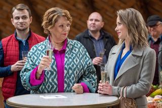 Barwy szczęścia odc. 2804. Sofia (Valeri Guliaieva), Józefina Rawicz (Elżbieta Jarosik)	