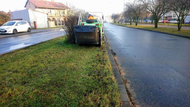 W tym roku zima nie zaskoczy drogowców! Wyjechali na drogi… KOSIARKAMI