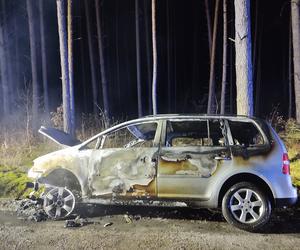 Tragiczny pożar samochodu niedaleko Krzeszyc. Nie żyje jedna osoba