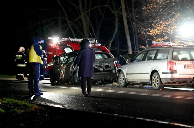 Tragiczny wypadek pod Kołbaczem. Zderzyły się trzy samochody. Nie żyje starsza kobieta