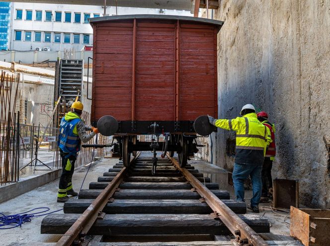 Tak wagon trafił do podziemi Muzeum Getta Warszawskiego