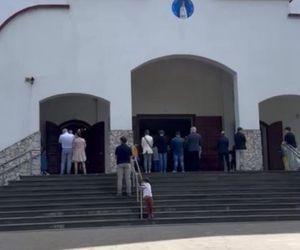 Policja przyjechała na sygnale do kościoła. Proboszcz negocjował, przemówił do wiernych