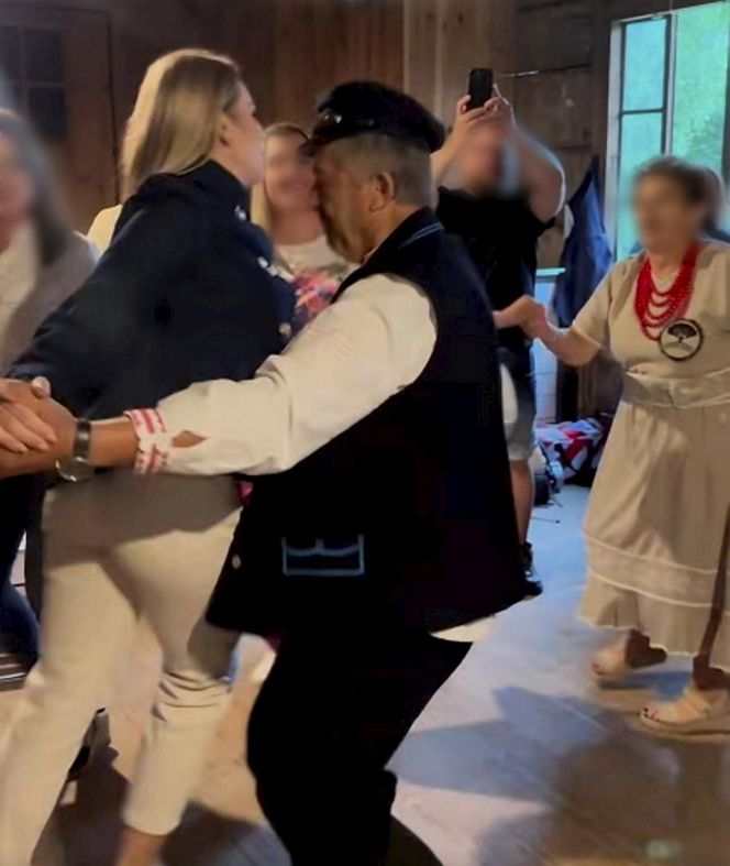 Porwał Martę Nawrocką do tańca 