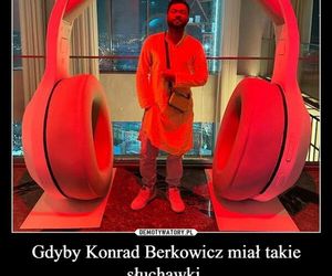 Poseł Konrad Berkowicz ujęty w sklepie IKEA. Internauci mają używanie. Najlepsze MEMY