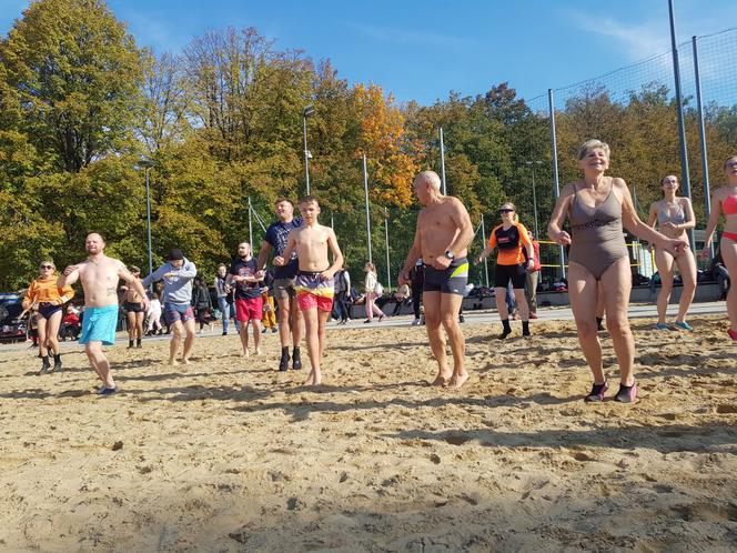„Kąpiący się zimą Olsztyn” zainaugurowali sezon zimowych kąpieli