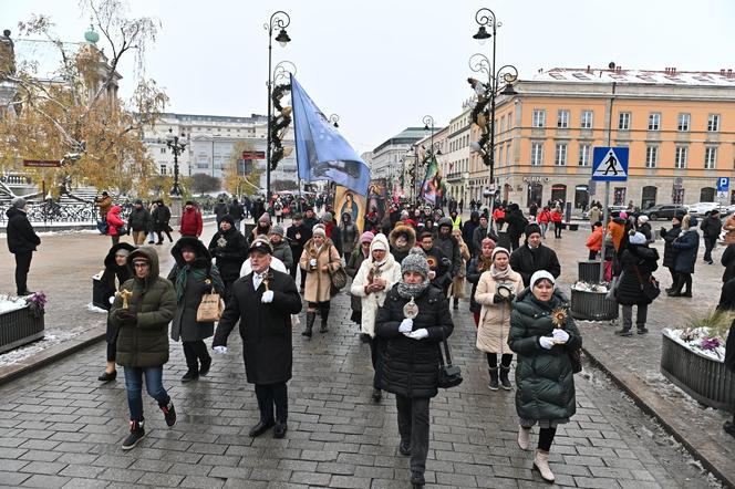 Wojownicy Maryi w pokutnej procesji różańcowej