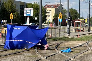 Makabryczny wypadek na Nowym Bemowie. Nie żyje mężczyzna zmiażdżony przez tramwaj