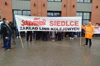 Pracownicy Zakładu Linii Kolejowych pikietowali w Siedlcach! Poparli ich siedleccy radni