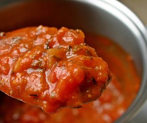 Jak zrobić sos grecki? Świetny dodatek nie tylko do ryby