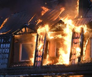 Koszmarne zniszczenia po pożarze w Ząbkach. Szybko do mieszkań nie wrócą