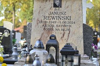 Janusz Rewiński, grób 2024r.