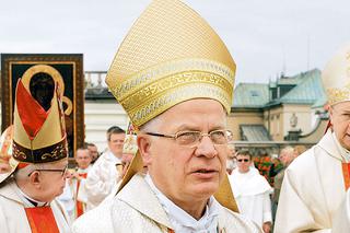 	Arcybiskupie przestań kompromitować polski Kościół