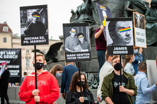 Demonstracja LGBT i narodowców na krakowskim Rynku