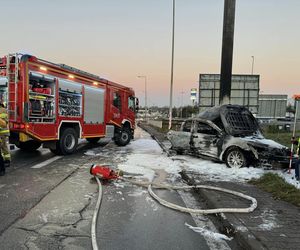 Wypadek w Mikołowie. Jeden z samochodów stanął w płomieniach