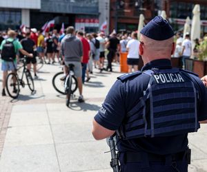 Protest przeciwko imigrantom.Tysiące kibiciów na ulicach Katowic