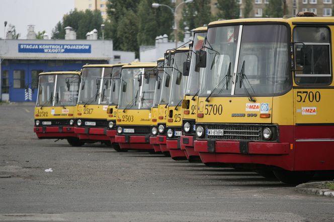  44 lata temu w Warszawie zadebiutował Ikarus! Kto pamięta te kultowe autobusy?