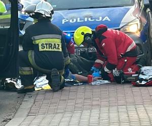 Nieoznakowany radiowóz potrącił 20-latka na hulajnodze. Na miejscu lądował śmigłowiec