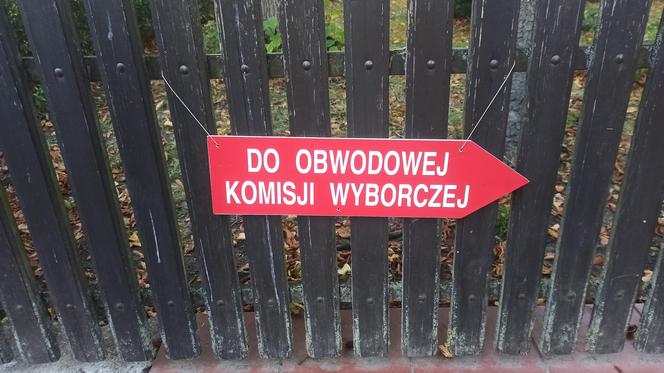 Tak wyglądają wybory w Olsztynie. Mieszkańcy poszli oddać swoje głosy [ZDJĘCIA]