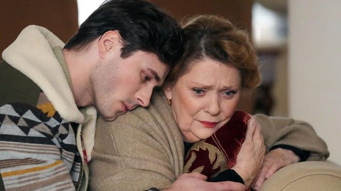 Barwy szczęścia. Załamana Józefina zdecyduje się na desperacki krok! Cezary w ostatniej chwili uratuje matkę od śmierci 