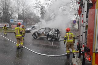 Płonący samochód