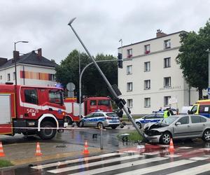 Piekary Śląskie: Wypadek policyjnego radiowozu. Dwóch policjantów trafiło do szpitala 