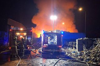 Potężny pożar składowiska w Bełżycach