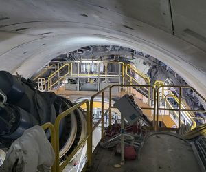 Drążenie tunelu pod Pisarzową w ramach modernizacji linii 104