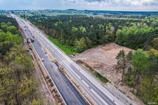 Trwa remont gierkówki w województwie  śląskim. Drogowcy układają nawierzchnię