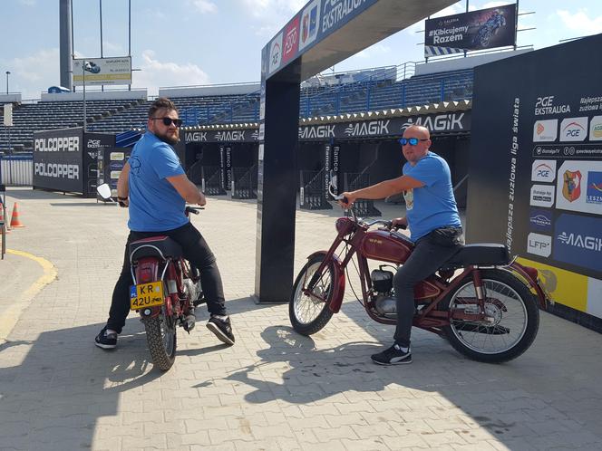 Osy kręciły kółka na stadionie żużlowym w Lesznie. Ogólnopolski zlot skuterów Osa Osieczna-Leszno 