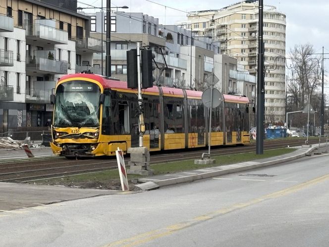 Zderzenie dwóch tramwajów w Warszawie. Wiele osób rannych