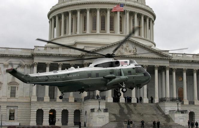  VH-3D Sea King przed Biblioteką Kongresu USA