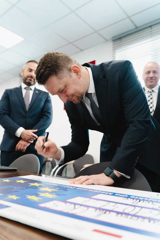 Umowy na dofinansowanie inwestycji w CKiS i Budowlance zostały już podpisane.
