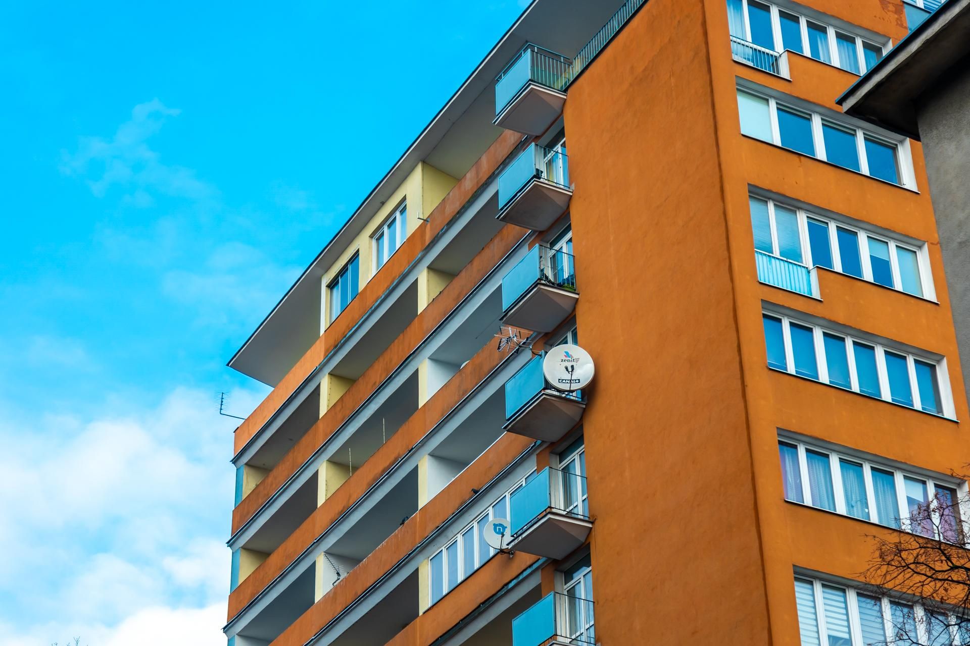 Blok na Madalińskiego 57 w Warszawie