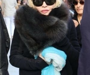 Madonna wybiegła z hotelu! Jej strój zaszokował fanów