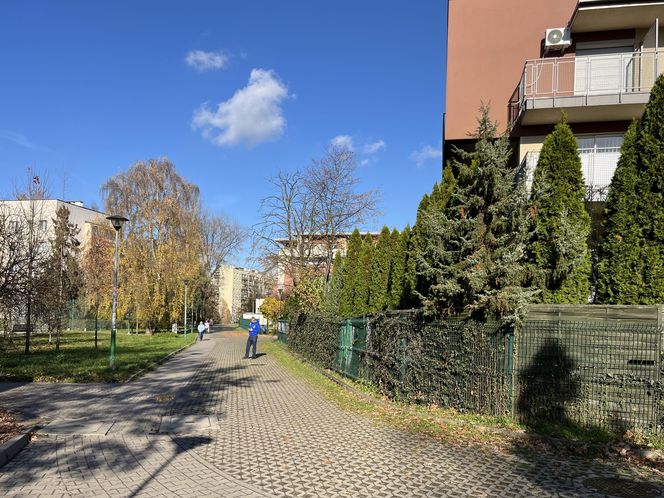 Teligi 26 w Krakowie. Blok z ukrytym balkonem