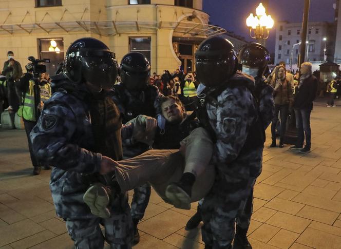 Rosjanie wyszli na ulice. Kilkaset osób zatrzymanych za protesty przeciwko mobilizacji 