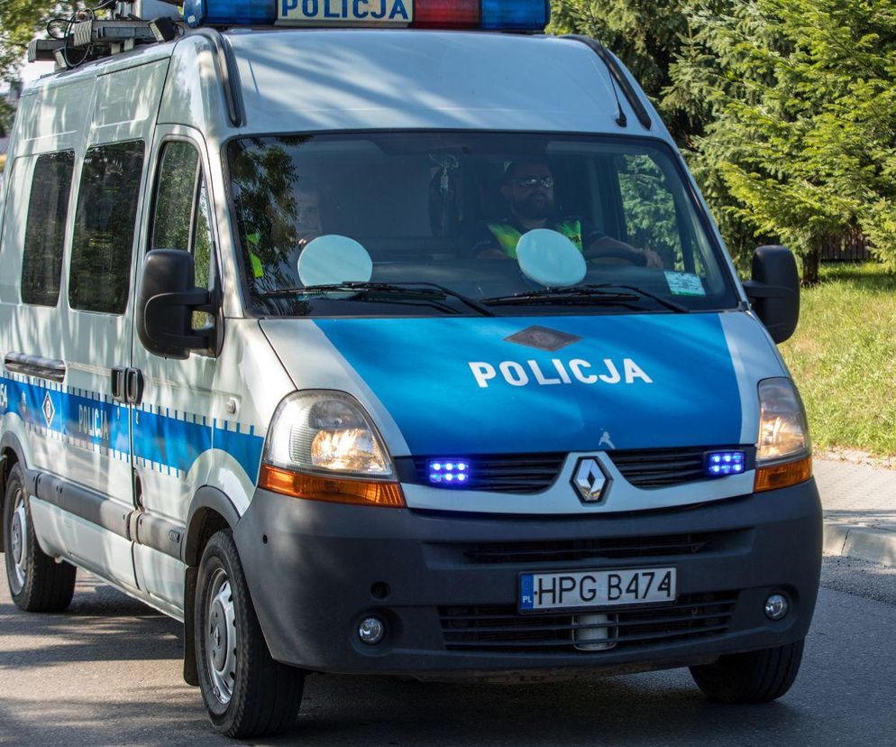 Dziecko uciekało, goniło je dwóch mężczyzn. Policjanci ruszyli na pomoc chłopcu, aresztowali poszukiwanego mężczyznę