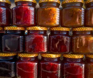 Pasteryzacja na sucho i na mokro: skuteczne metody w piekarniku, garnku i zmywarce