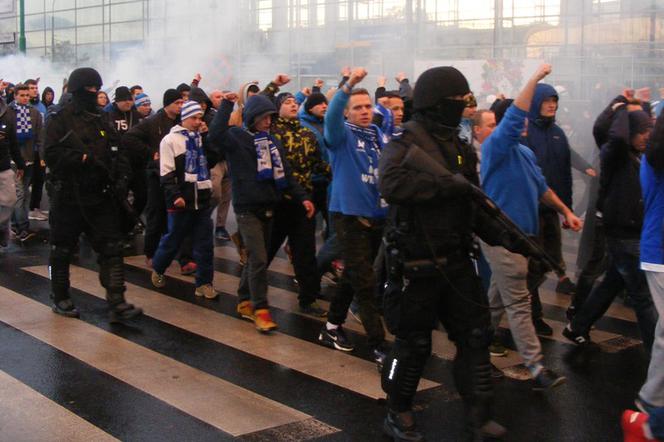 Przemarsz kibiców Wisły Płock na Inea Stadion w Poznaniu