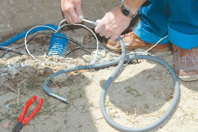 kable elektryczne w ogrodzie