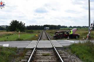 Zamość: Wjechał autem pod pociąg i NIC MU się nie stało.  Jak to możliwe?